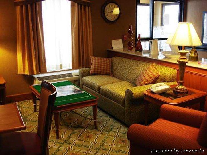 Hampton Inn Youngstown/Boardman Poland Стая снимка