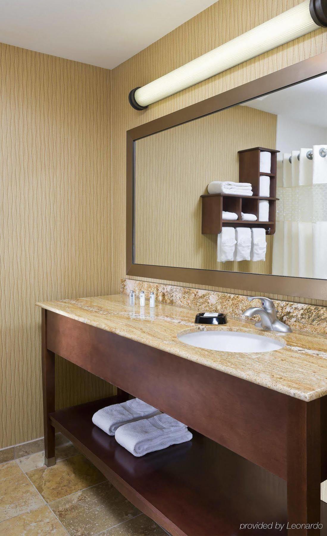 Hampton Inn Youngstown/Boardman Poland Екстериор снимка